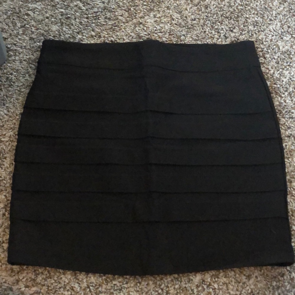 Short pencil skirt.